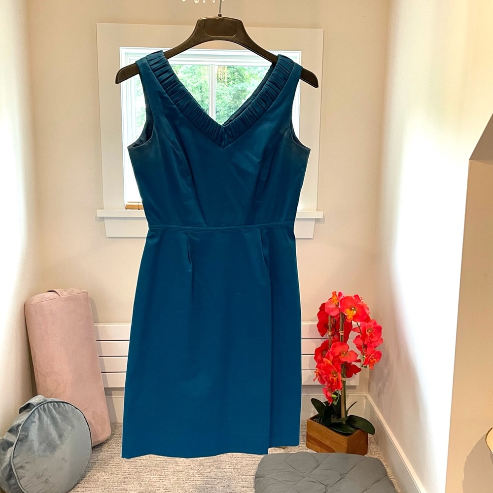 Tahari v-neck bluegreen sleeveless sheath dress 4p